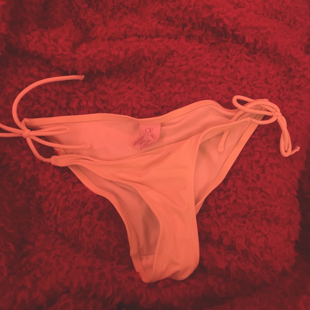 cheeky bikini bottoms